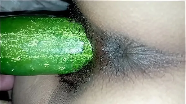 Große Fucked village girl her pussy with cucumber and sucking natural boobswarme Videos