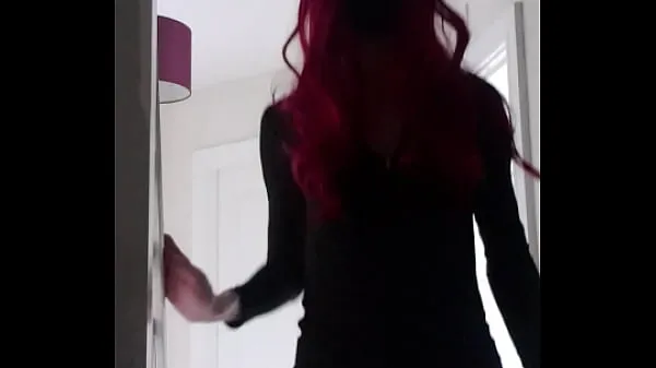 Μεγάλα Redheaded trans in tight black dress lifts skirt to show red underwear and big anal plug inside ass fingering and big girldick ζεστά βίντεο