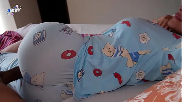 Nagy comparto cama con la novia de mi padrastro meleg videók