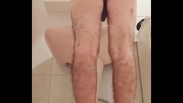 Oferecendo o cuzinho no banheiro da sauna gay Video hangat besar